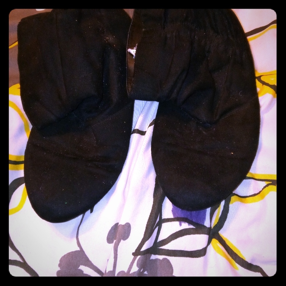 Flat ankle boots